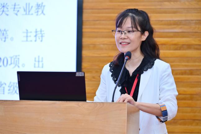 主持人 陈哲 主持人 陈哲